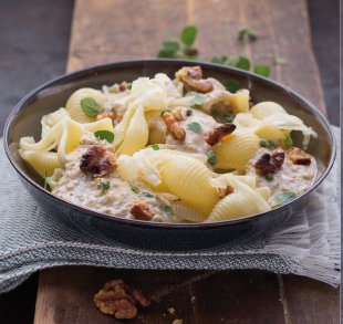 Muschelnudeln und Walnuss-Sauce mit Hofhartkäse