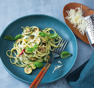 Zucchini-Pasta mit Hofschnittkäse